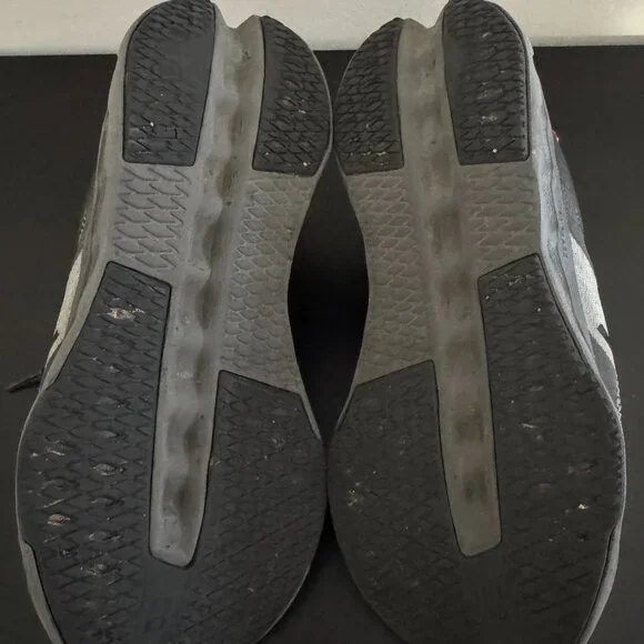 Women's On Cloud Shoes - Black - Size 7 - Picture 3 of 7